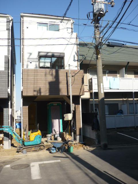 Local photos, including front road. Local (12 May 2013) Shooting