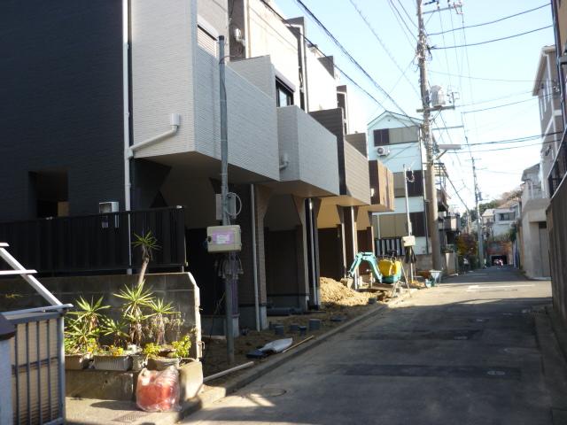 Local photos, including front road. Local (12 May 2013) Shooting