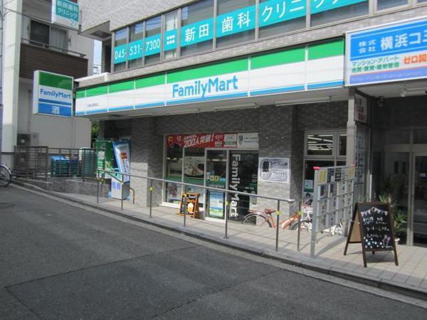 Convenience store. 85m to Family Mart (convenience store)