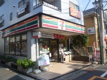 Convenience store. 588m to Seven-Eleven (convenience store)