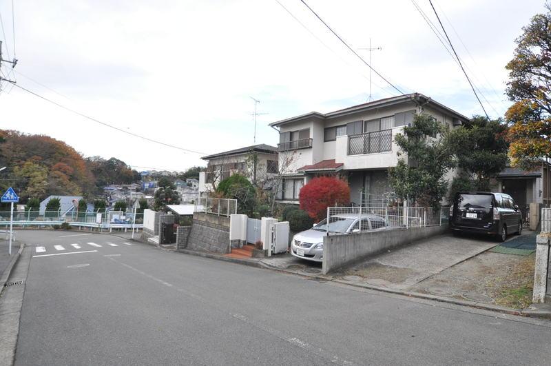Other local. Front road is also widely, Located in a quiet residential area! !