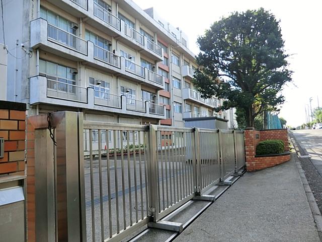 Primary school. 1091m to Yokohama Municipal neoptile Elementary School