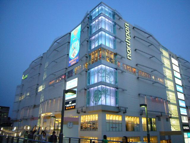 Shopping centre. 3500m to Northport