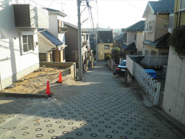 Local photos, including front road. Frontal road