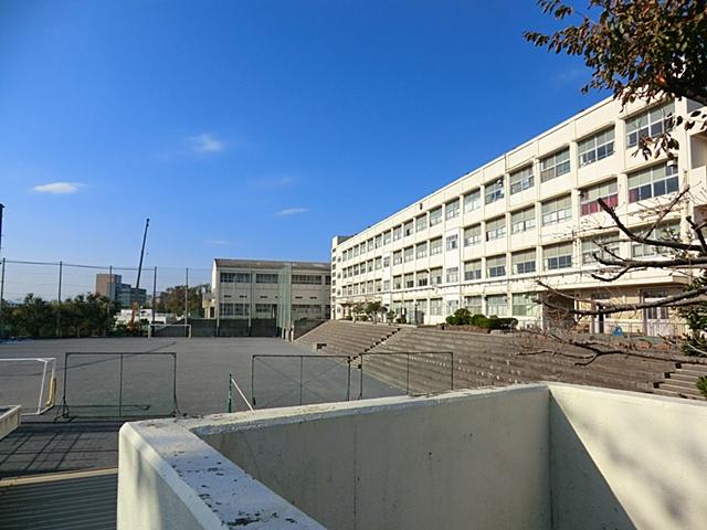Junior high school. 800m to Yokohama Municipal Shinohara Junior High School
