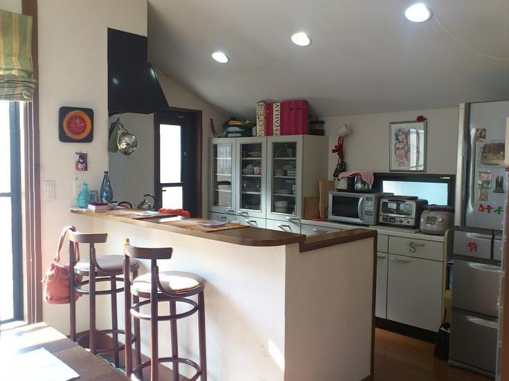 Kitchen. Kitchen (2013 November shooting) Indoor (11 May 2013) Shooting System kitchen that there is no LD and the sense of unity of the hanging cupboard. Gas oven range, There is installed cupboard.