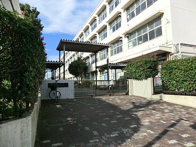 Primary school. 598m to Yokohama Municipal Shin'yoshida Elementary School