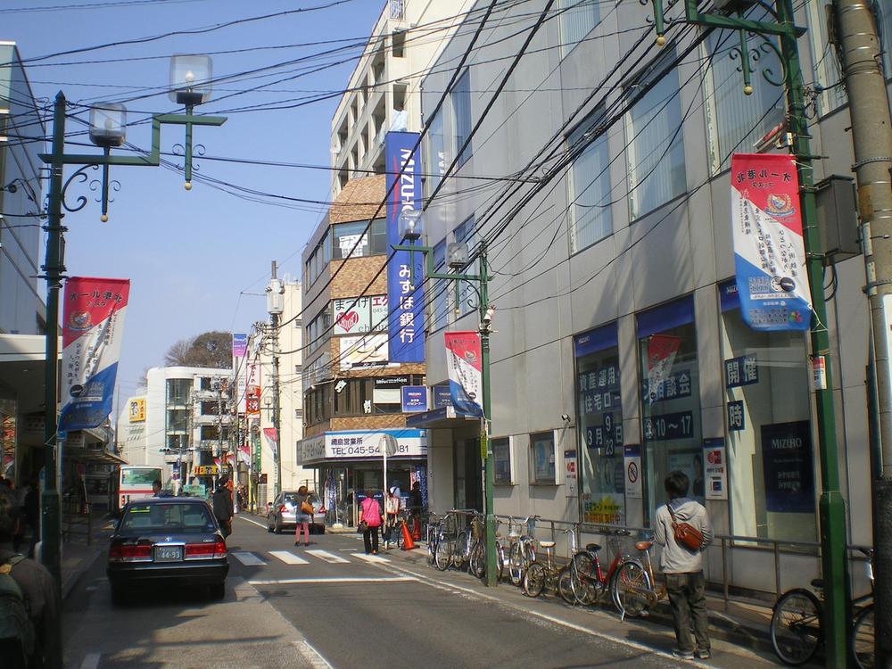 Other. Toyoko "Tsunashima Station" near the front of the station