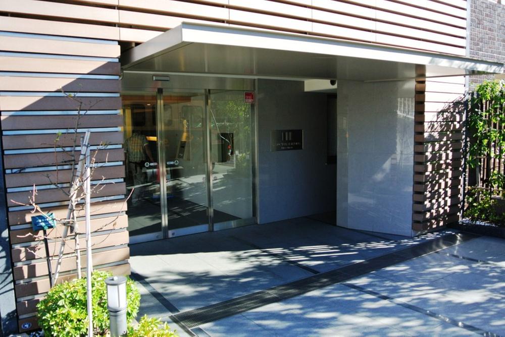 Entrance. Common areas