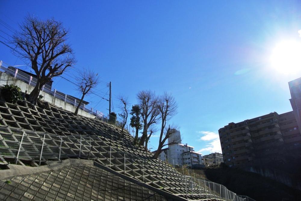 View photos from the dwelling unit. View from the site (December 2013) Shooting