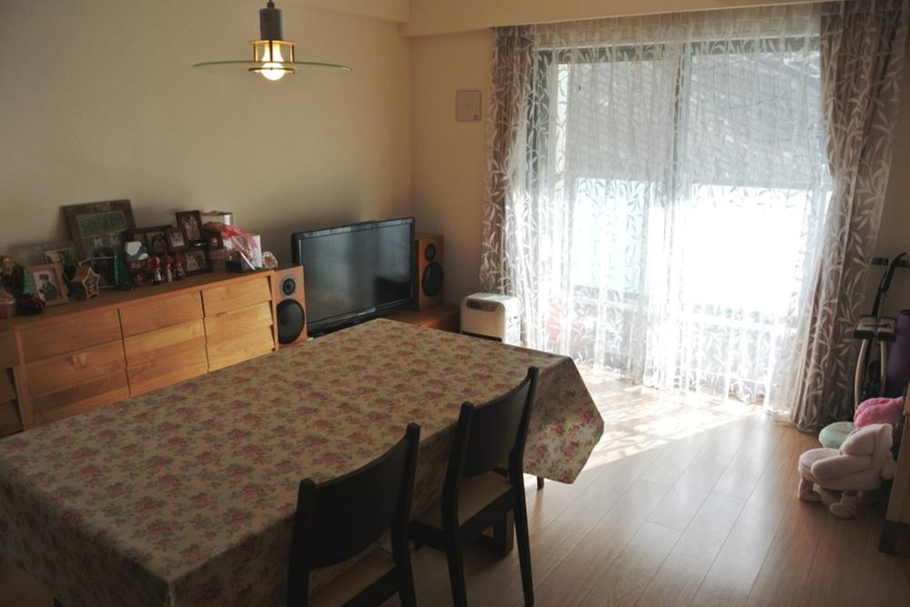 Living. Indoor (12 May 2013) Shooting