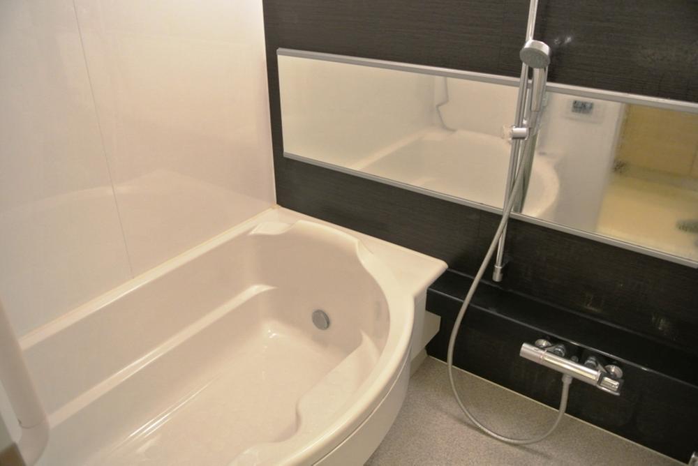 Bathroom. Indoor (12 May 2013) Shooting