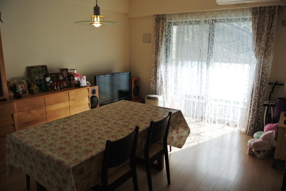 Non-living room. Indoor (12 May 2013) Shooting