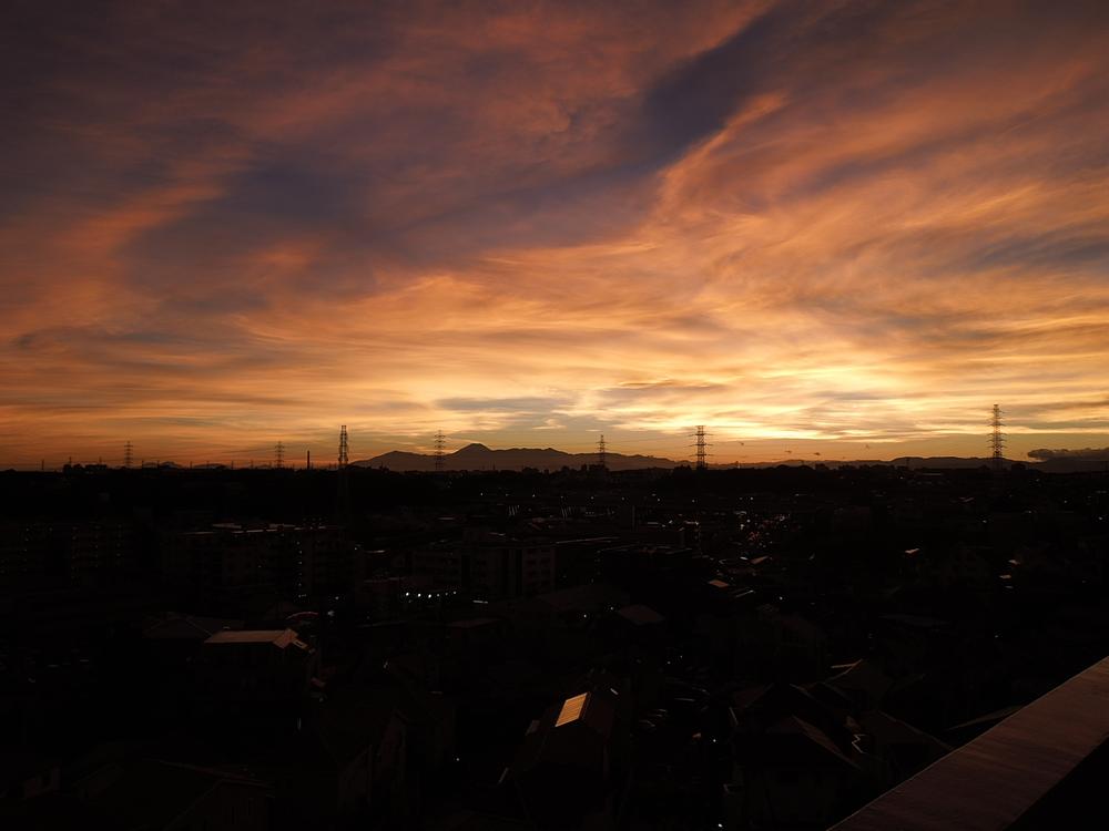 View photos from the dwelling unit. View from the site (November 2013) Shooting