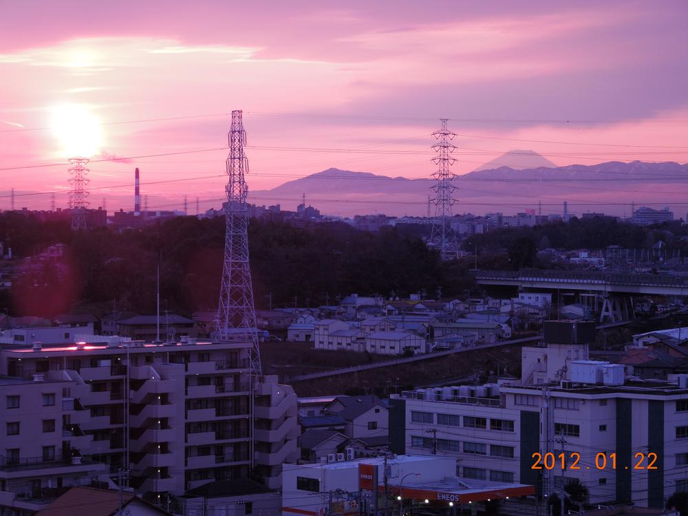 View photos from the dwelling unit. View from the site (November 2013) Shooting