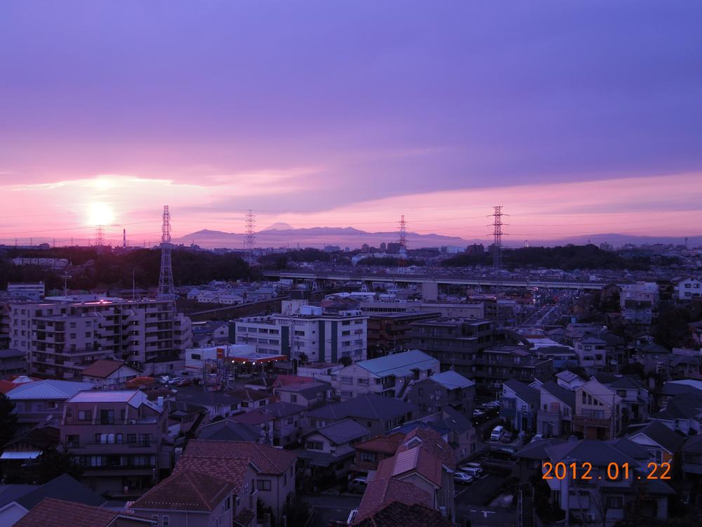 View photos from the dwelling unit. View from the site (November 2013) Shooting