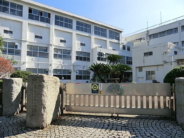 Primary school. Yokohama Municipal Takatahigashi 300m up to elementary school