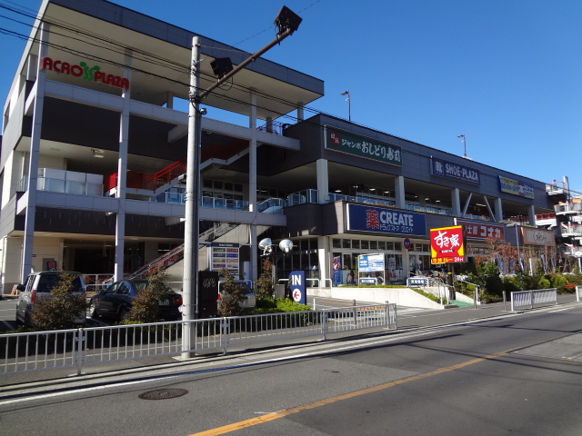 Shopping centre. Across Plaza Higashi Kanagawa until the (shopping center) 1313m