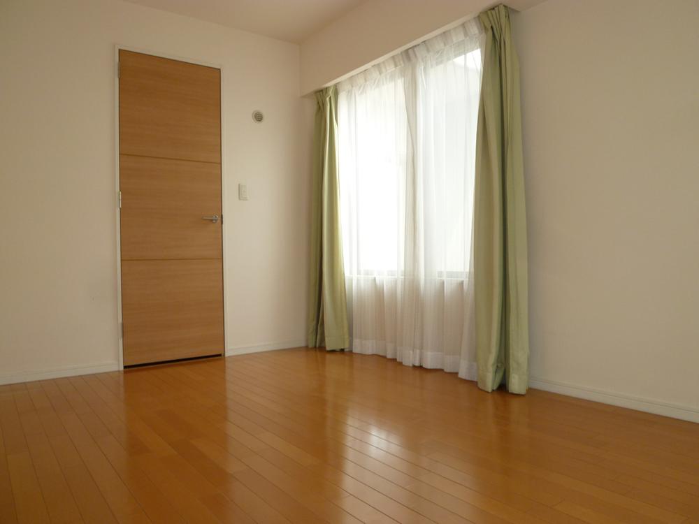 Non-living room. Indoor (10 May 2013) Shooting