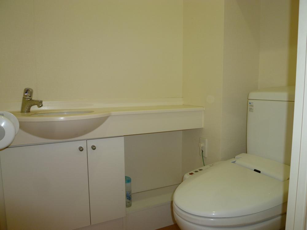 Toilet. Indoor (10 May 2013) Shooting