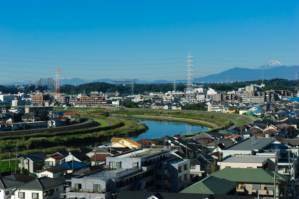View photos from the dwelling unit. View from the site (October 2013) Shooting