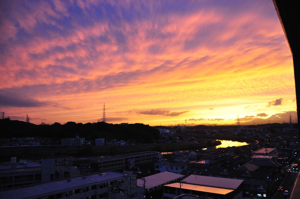 View photos from the dwelling unit. View from local (11 May 2012) The view from the shooting balcony has a large empty area, Sunset is also very nice to look