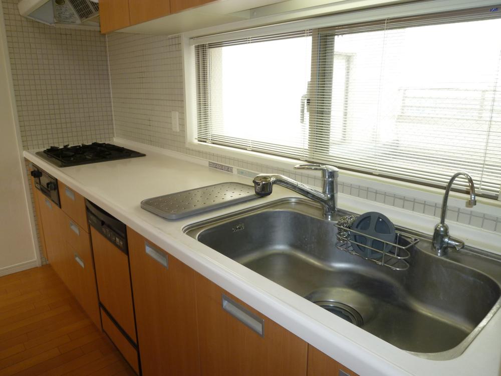 Kitchen. Indoor (10 May 2013) Shooting