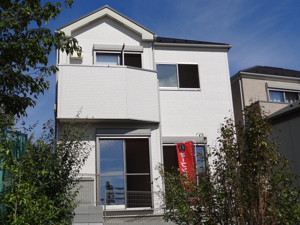 Local appearance photo. B Building appearance