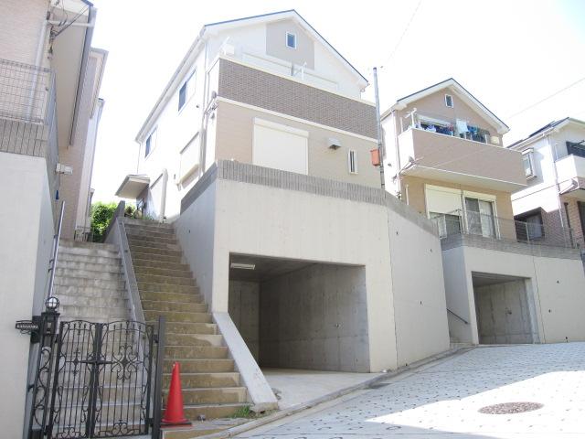 Local appearance photo. E Building appearance