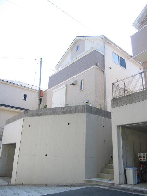 Local appearance photo. E Building appearance