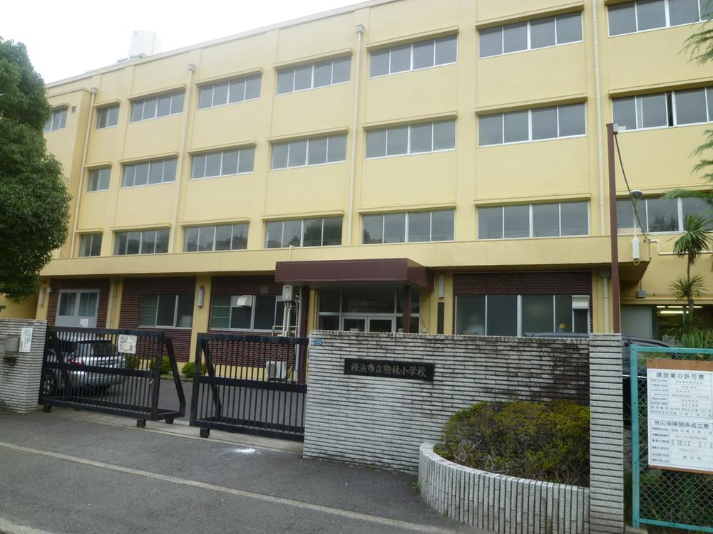 Primary school. Is located in the location of about 200m from the property is up to elementary school, Because it does not pass through the main street, Your school is also safe for children.