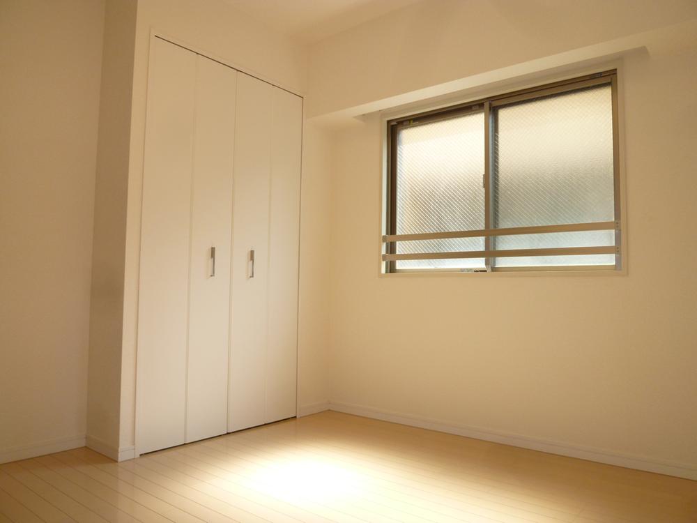 Non-living room. Of about 6 Pledge of two-sided lighting Western-style.