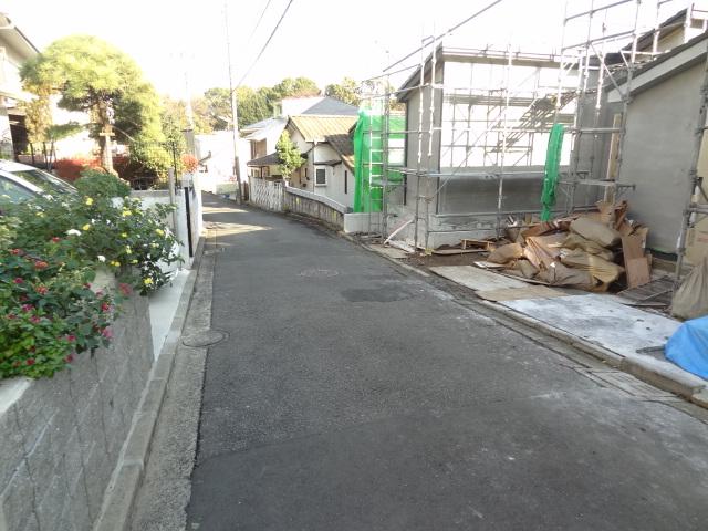 Local photos, including front road. Local shooting