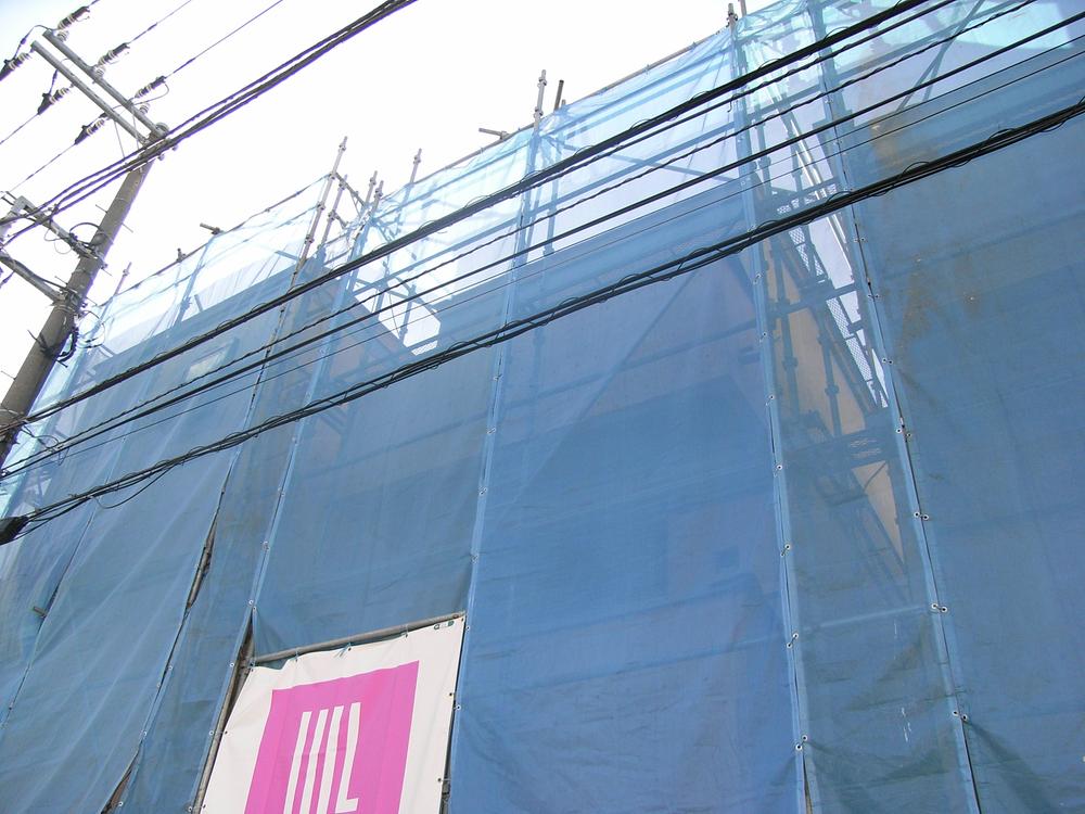 Local appearance photo. Also safe, built-in garage getting on and off of a rainy day!