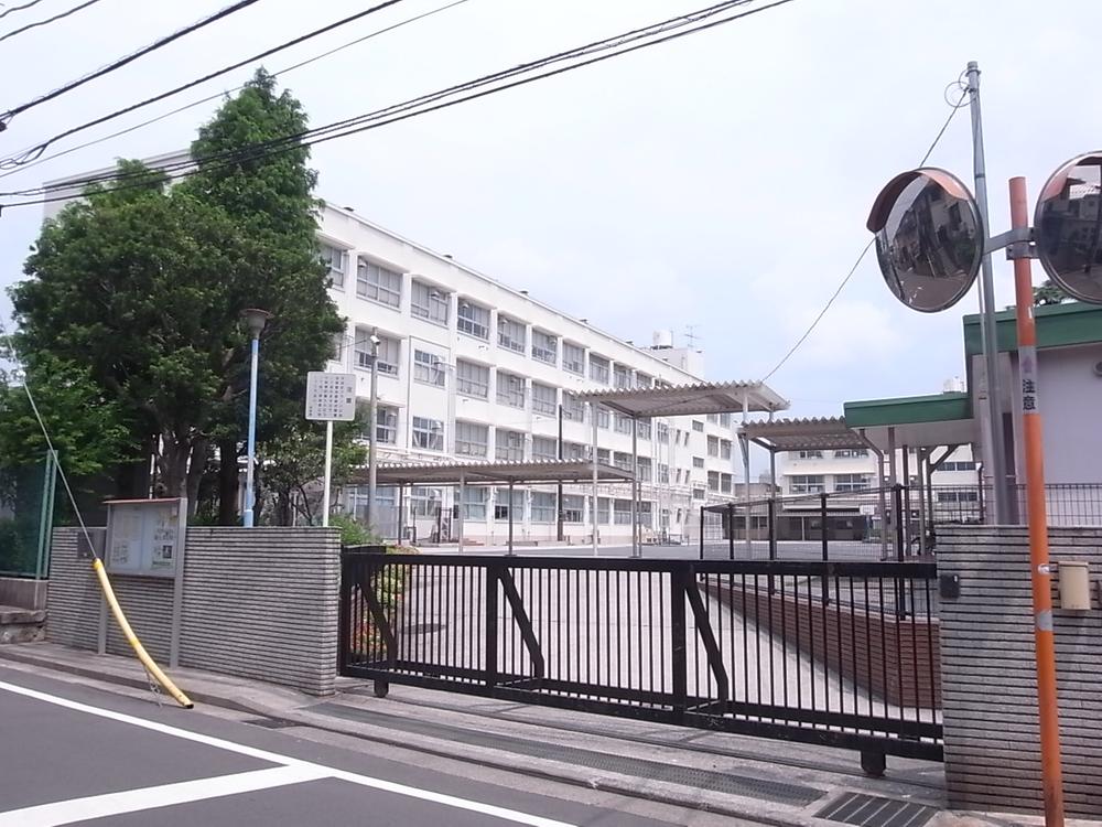 Primary school. Until Yokohamashiritsudai Sone Elementary School 1015m
