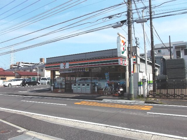 Convenience store. Seven-Eleven Yokohama Shin'yoshida Kaizuka store up (convenience store) 791m