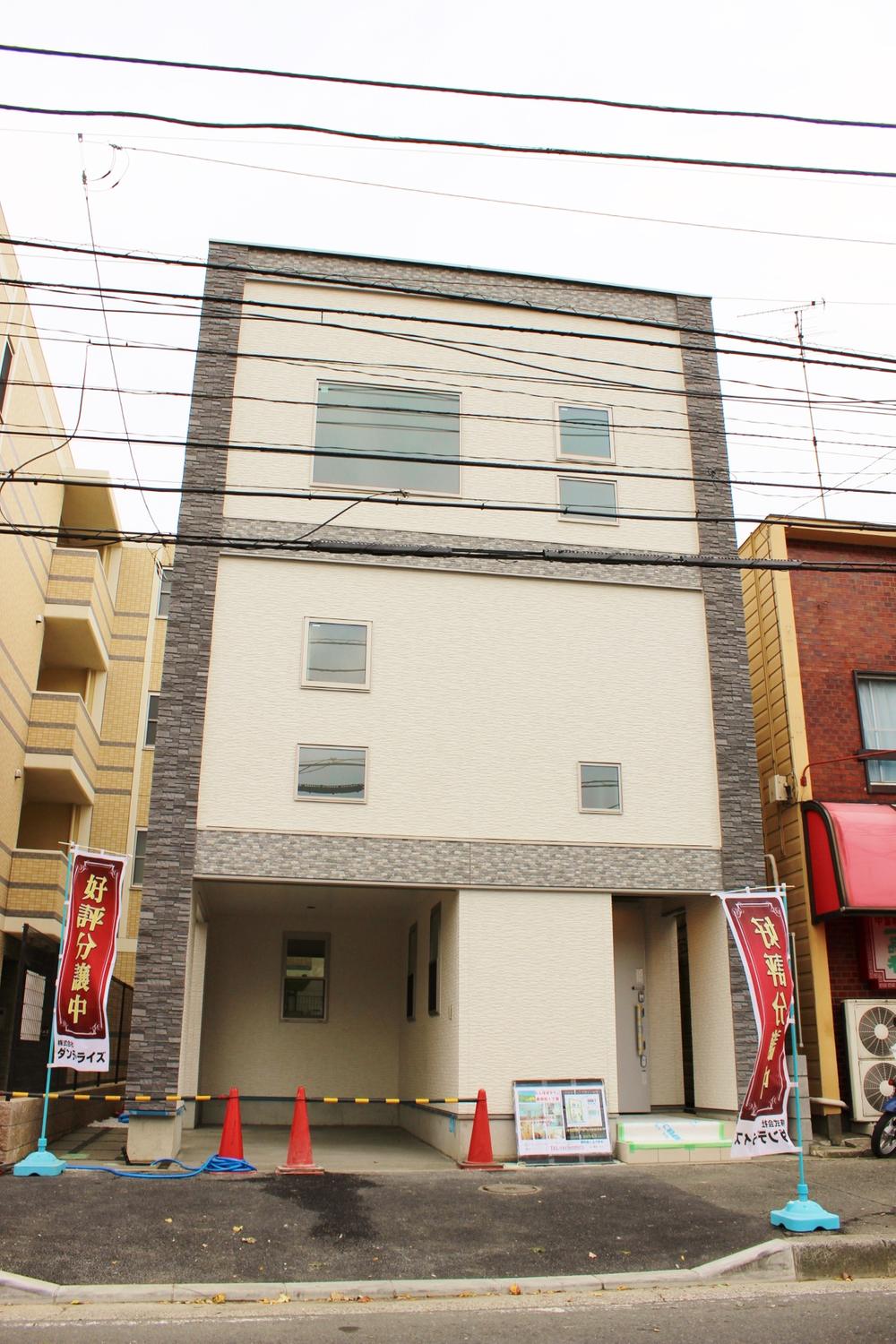 Local photos, including front road. Designer house of imposing presence!