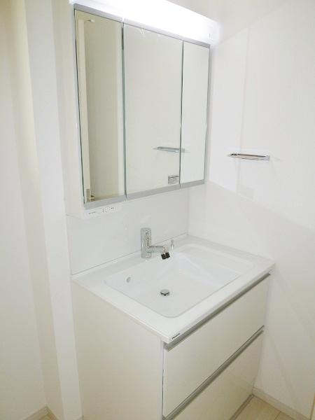 Same specifications photos (Other introspection). Same specifications complete example of construction (vanity)