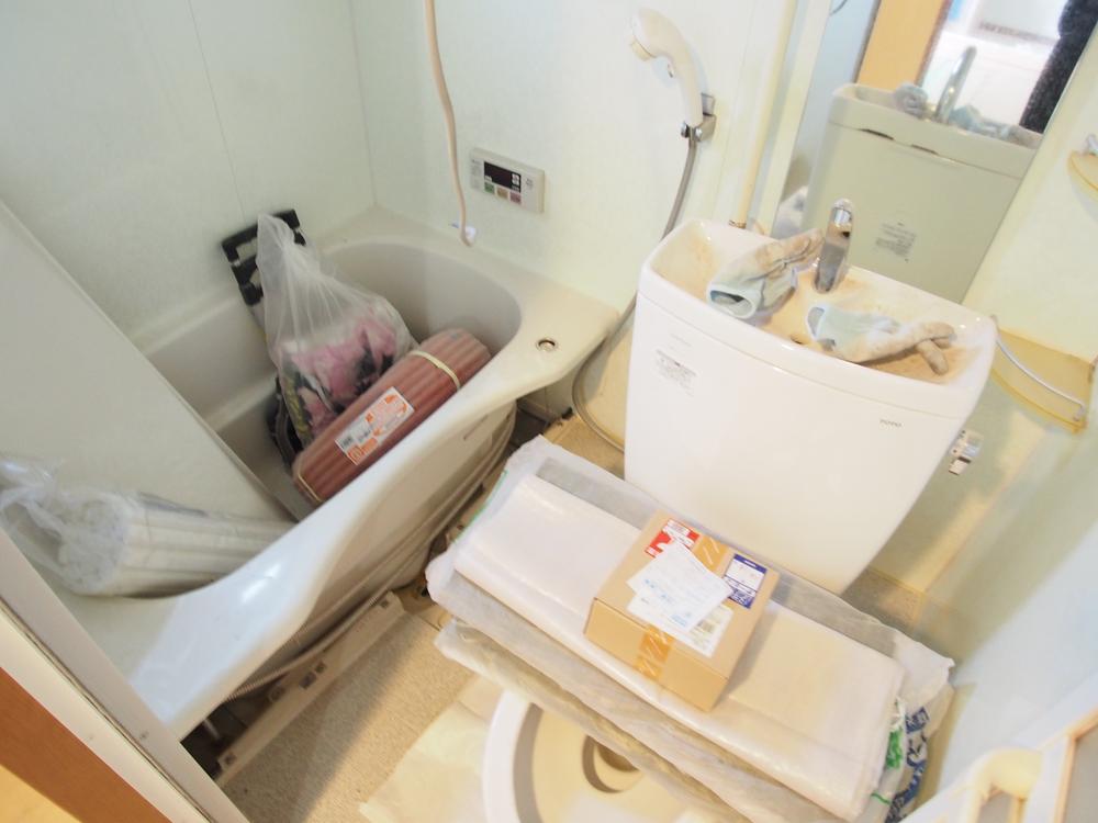 Bathroom. Indoor (12 May 2013) Shooting