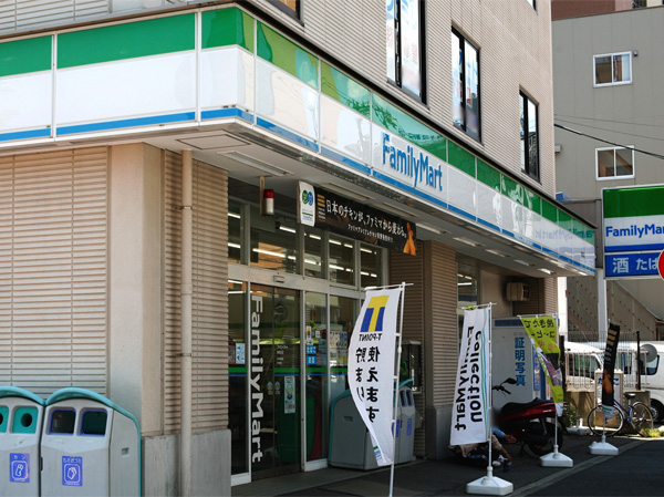 Surrounding environment. Family Mart (about 65m ・ 1-minute walk)