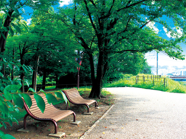 Surrounding environment. Shin-Yokohama Station park (about 560m ・ 7-minute walk)