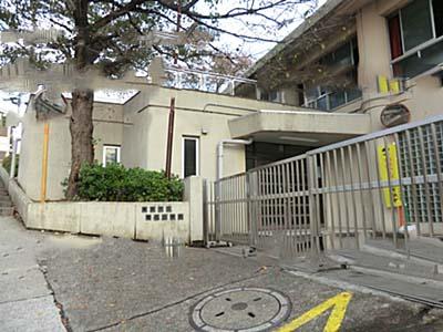 Primary school. 924m to Yokohama Municipal Kikuna Elementary School