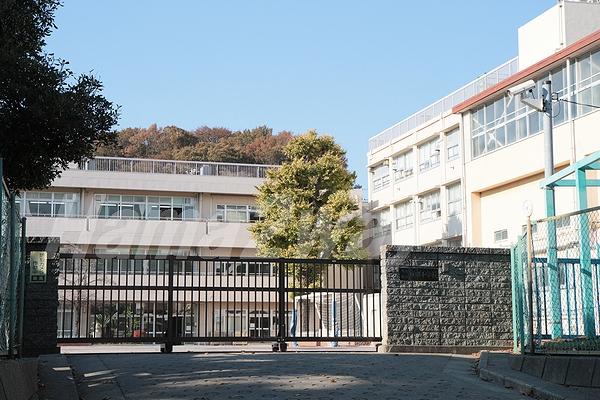 Primary school. Shirosato until elementary school 450m
