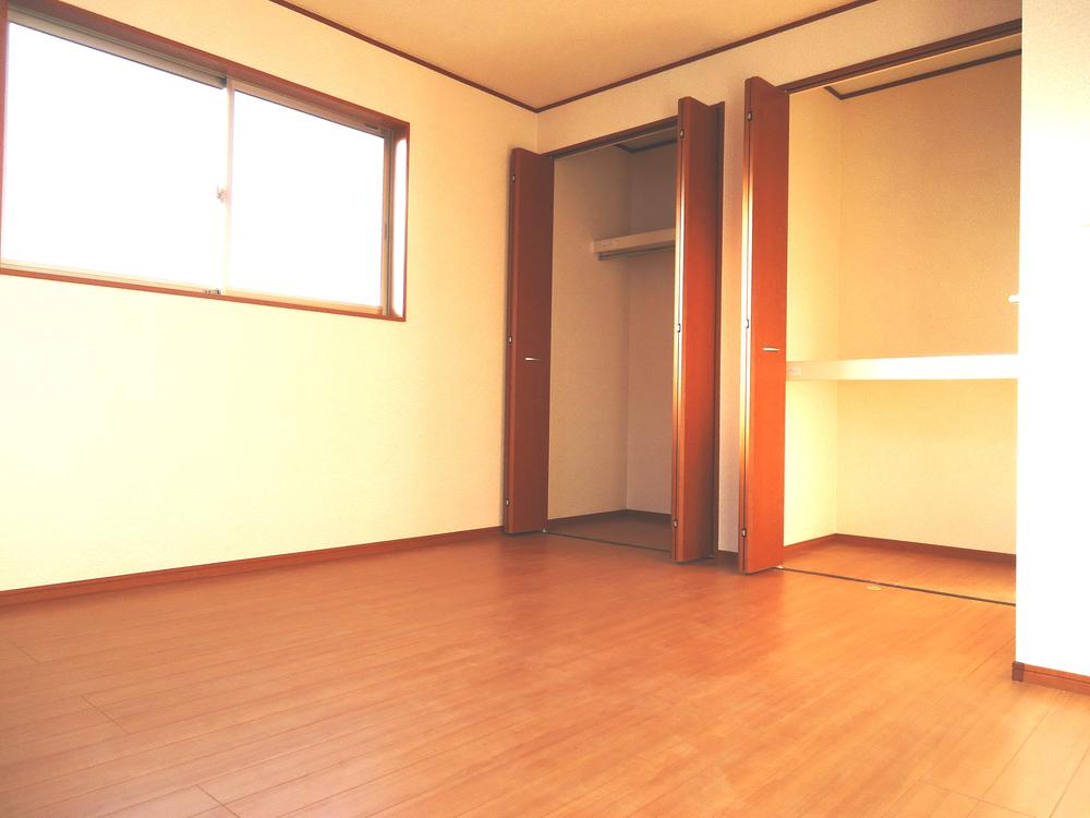 Non-living room. With closet