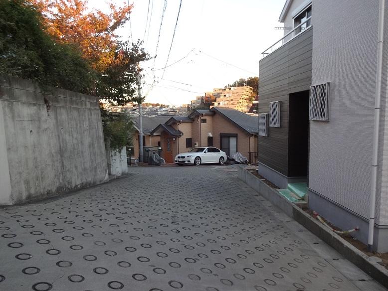 Local photos, including front road. Local (11 May 2013) Shooting