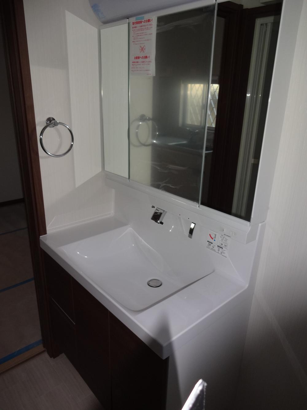 Wash basin, toilet. Indoor (11 May 2013) Shooting