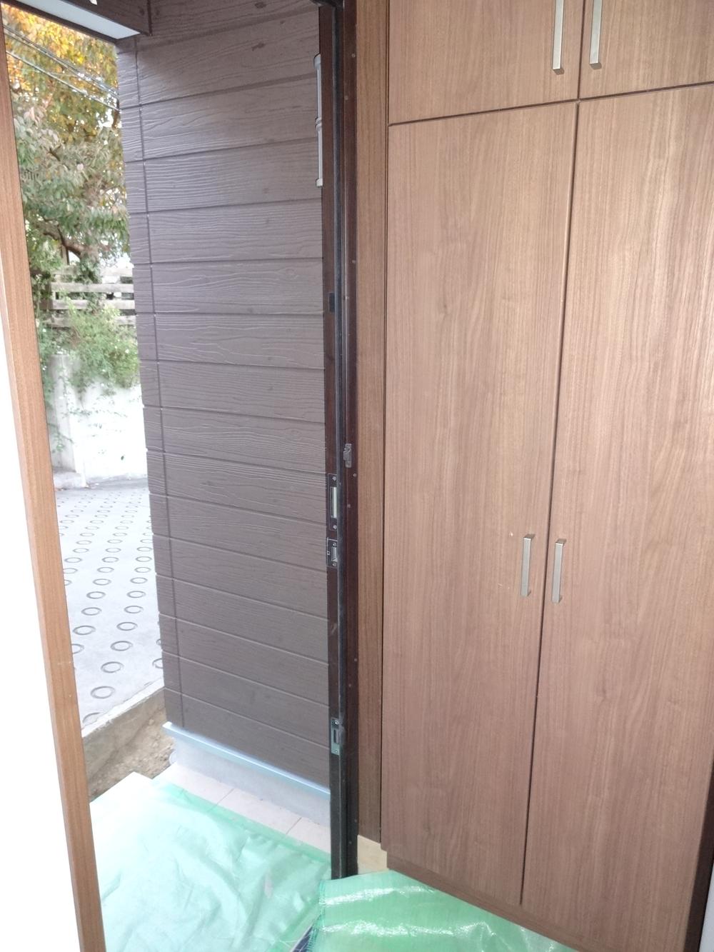 Entrance. Local (11 May 2013) Shooting