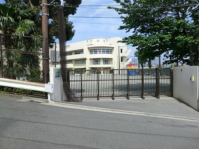 Primary school. 929m to Yokohama Municipal Yagami Elementary School
