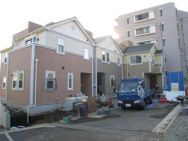 Local photos, including front road. There is also a feeling of opening south, Day is good! !