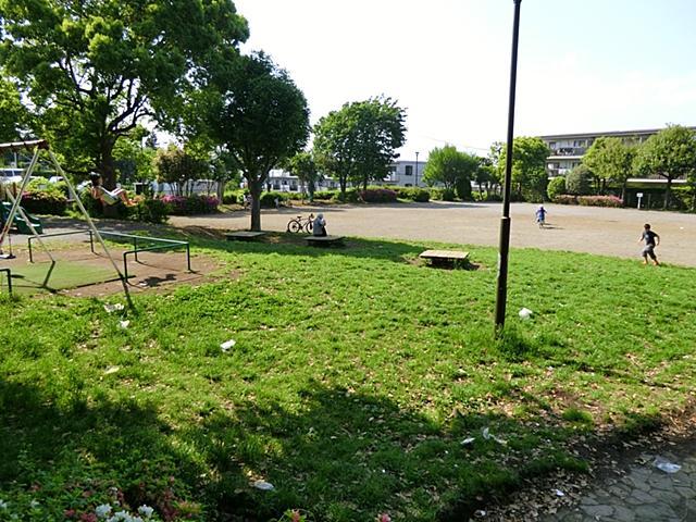 park. There is also a large park, You can even willing to children! !